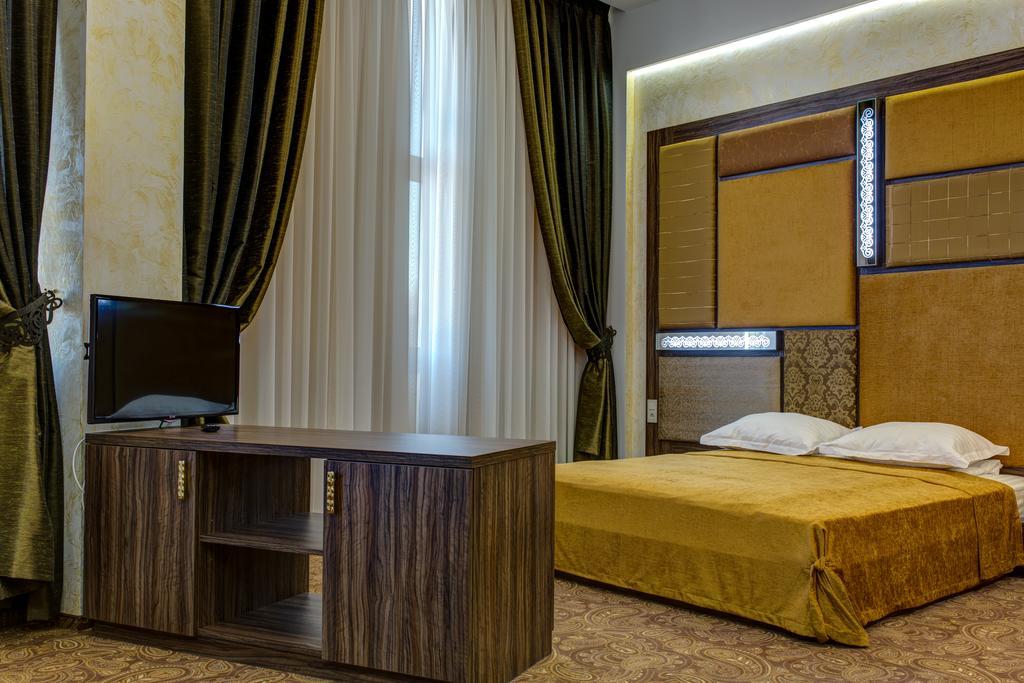 Khan-Chinar Hotel ドニプロペトロウシク エクステリア 写真