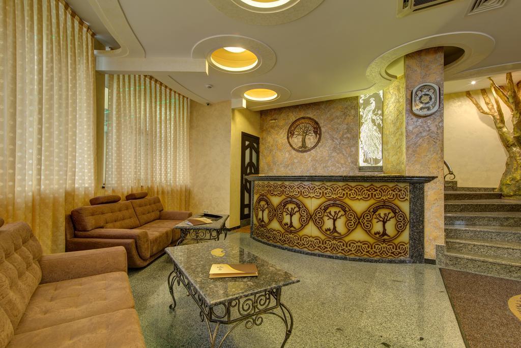 Khan-Chinar Hotel ドニプロペトロウシク エクステリア 写真