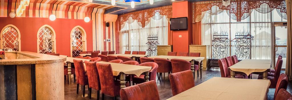 Khan-Chinar Hotel ドニプロペトロウシク エクステリア 写真