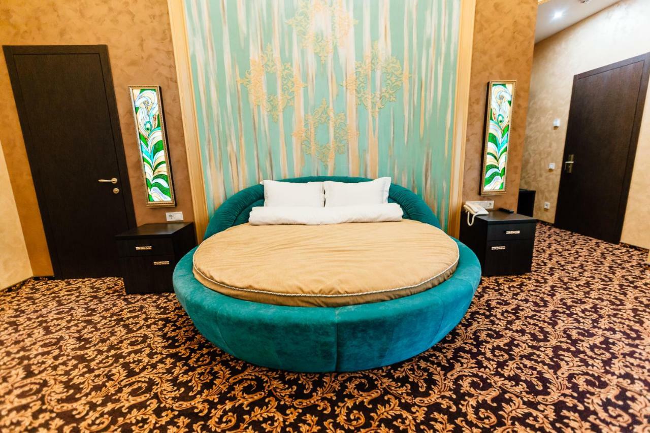 Khan-Chinar Hotel ドニプロペトロウシク エクステリア 写真