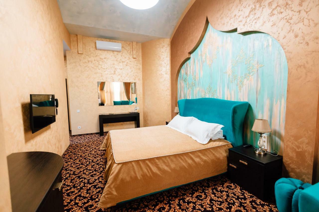 Khan-Chinar Hotel ドニプロペトロウシク エクステリア 写真